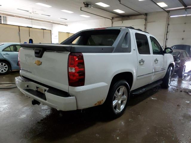 3GNTKGE70CG277972 - 2012 CHEVROLET AVALANCHE LTZ WHITE photo 3