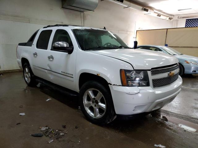 3GNTKGE70CG277972 - 2012 CHEVROLET AVALANCHE LTZ WHITE photo 4