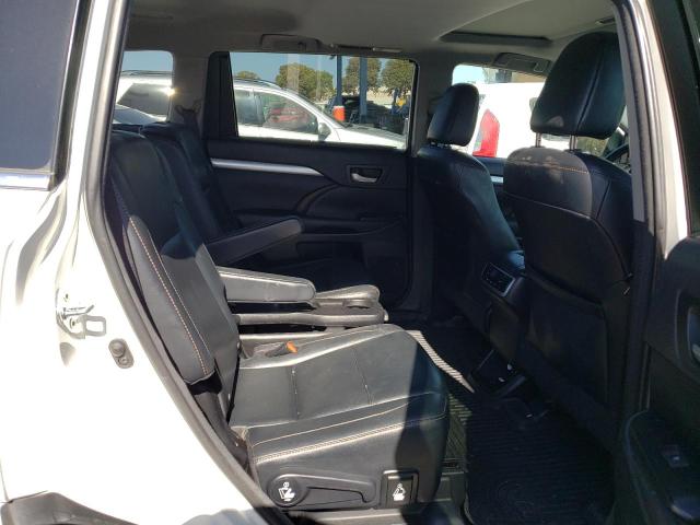 5TDKKRFH2GS164605 - 2016 TOYOTA HIGHLANDER XLE WHITE photo 10