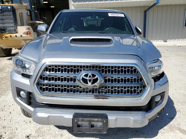 3TMCZ5AN3HM052578 - 2017 TOYOTA TACOMA DOUBLE CAB SILVER photo 5