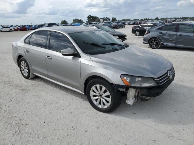 1VWAH7A35DC029493 - 2013 VOLKSWAGEN PASSAT S SILVER photo 4