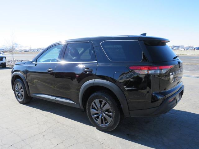 5N1DR3AC4NC228957 - 2022 NISSAN PATHFINDER S BLACK photo 4