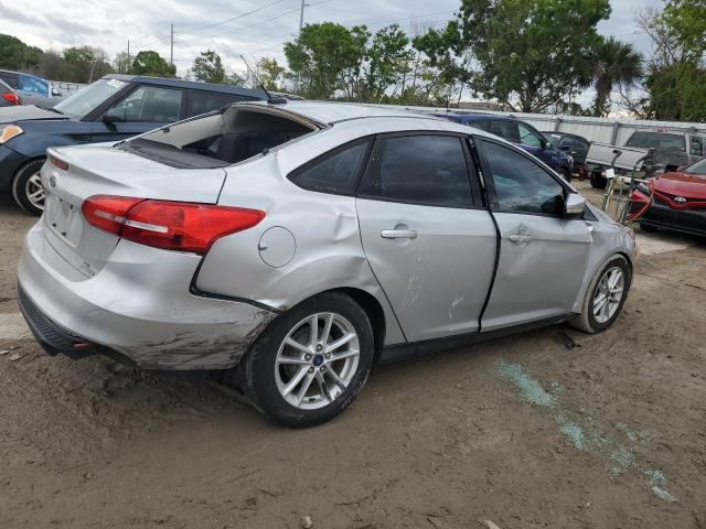 1FADP3F21GL288004 - 2016 FORD FOCUS SE SILVER photo 3