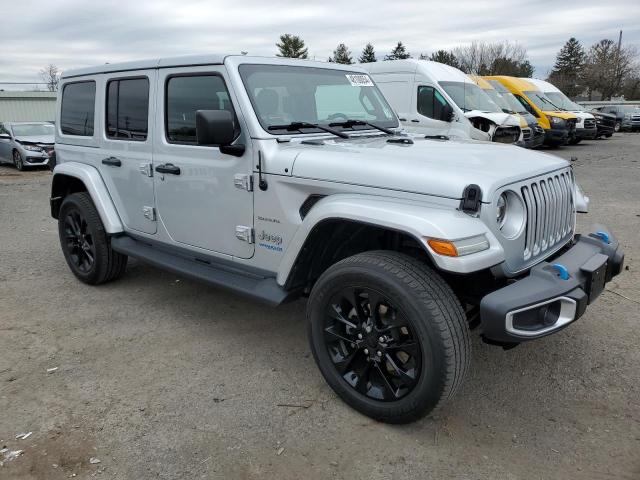 1C4JJXP6XNW184906 - 2022 JEEP WRANGLER U SAHARA 4XE SILVER photo 4