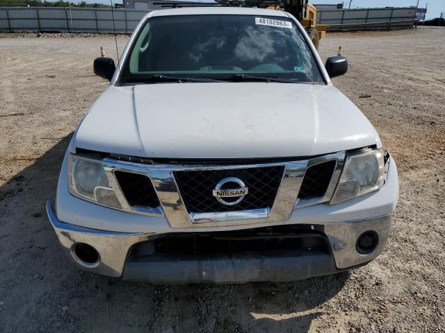 1N6AD0ER0AC426302 - 2010 NISSAN FRONTIER CREW CAB SE WHITE photo 5