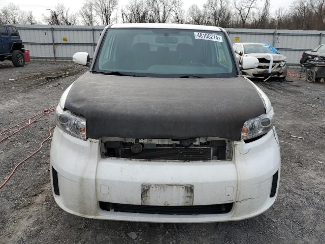 JTLKE50E181051116 - 2008 TOYOTA SCION XB WHITE photo 5