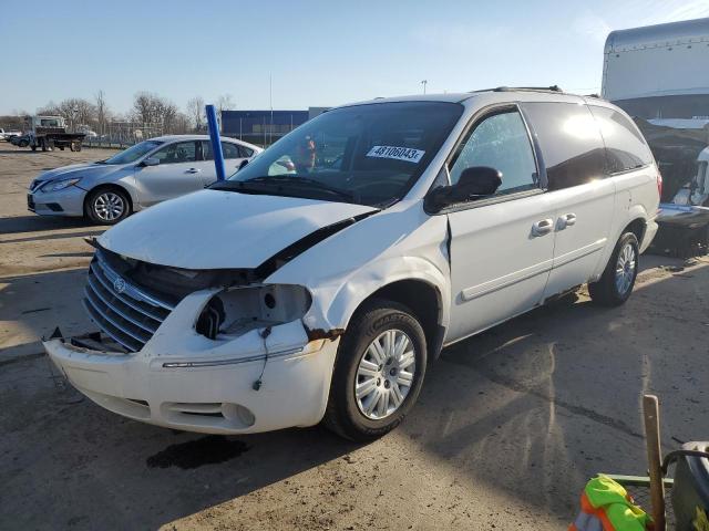 2A4GP44R96R705740 - 2006 CHRYSLER TOWN & COU LX WHITE photo 1