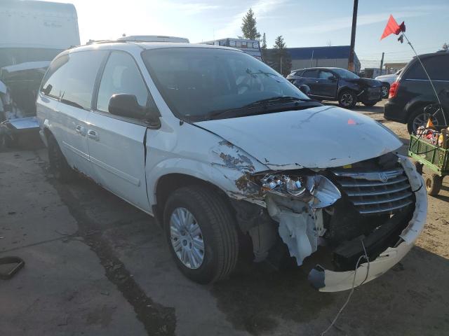 2A4GP44R96R705740 - 2006 CHRYSLER TOWN & COU LX WHITE photo 4