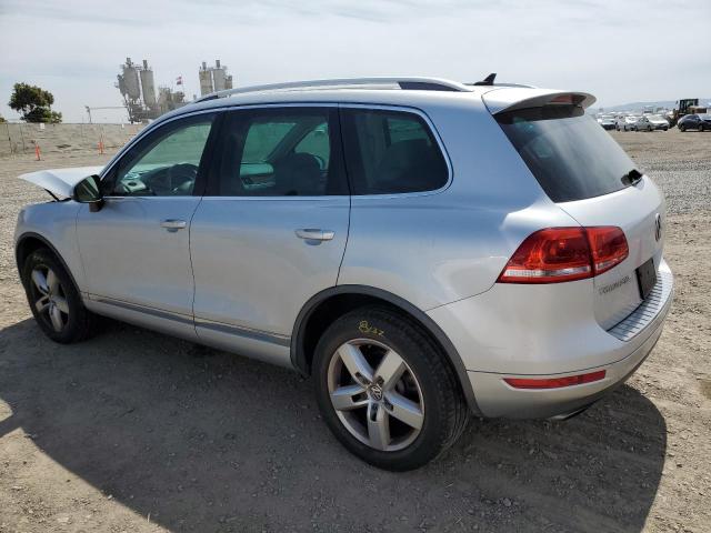 WVGEF9BP5DD002629 - 2013 VOLKSWAGEN TOUAREG V6 SILVER photo 2