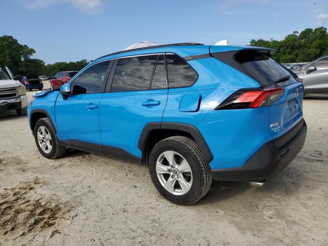 2T3W1RFV7LC064147 - 2020 TOYOTA RAV4 XLE BLUE photo 2