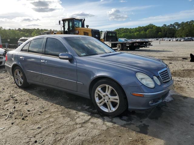 WDBUF83J05X171797 - 2005 MERCEDES-BENZ E 500 4MATIC BLUE photo 4