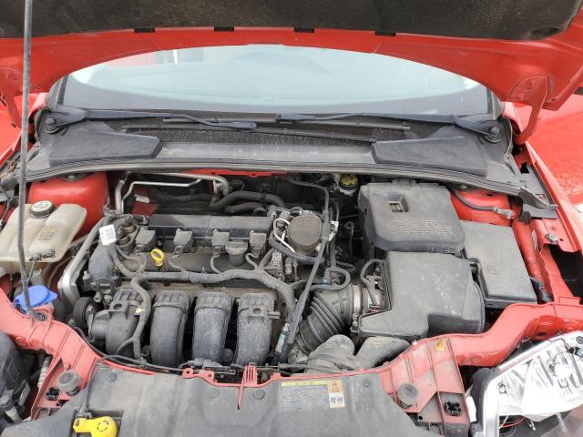 1FAHP3F28CL119819 - 2012 FORD FOCUS SE RED photo 11