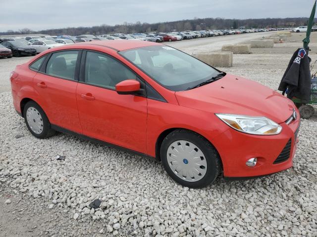 1FAHP3F28CL119819 - 2012 FORD FOCUS SE RED photo 4