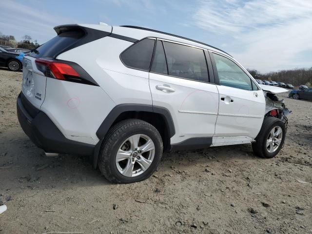 4T3RWRFV4MU042377 - 2021 TOYOTA RAV4 XLE WHITE photo 3