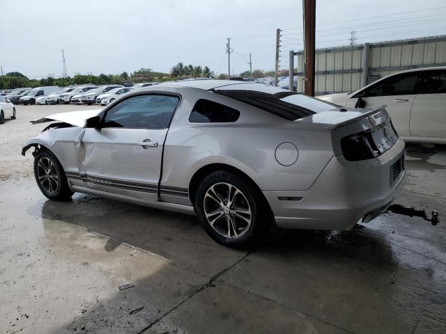 1ZVBP8AM3E5201404 - 2014 FORD MUSTANG SILVER photo 2