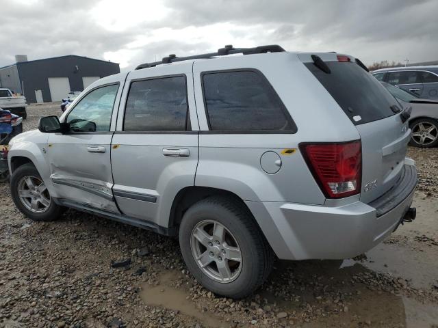 1J8HR48P27C506044 - 2007 JEEP GRAND CHER LAREDO SILVER photo 2