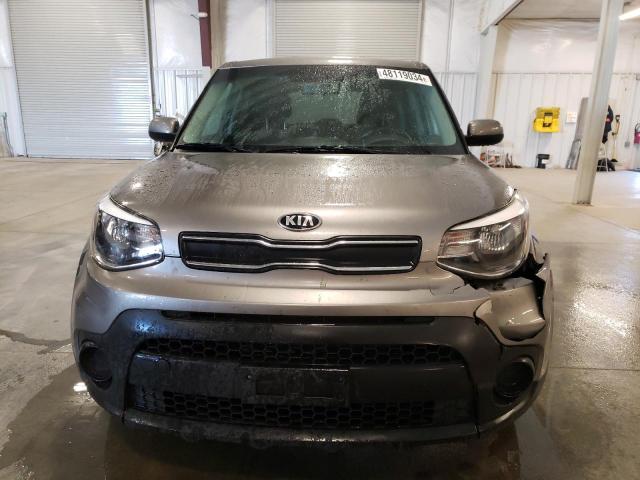 KNDJN2A21H7459493 - 2017 KIA SOUL TAN photo 5