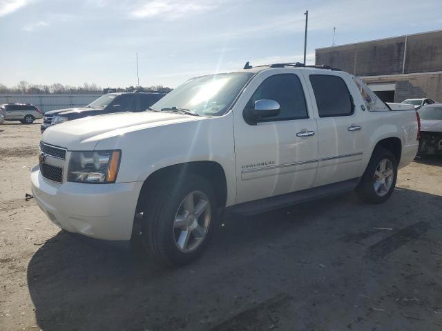 3GNTKGE79DG265935 - 2013 CHEVROLET AVALANCHE LTZ WHITE photo 1