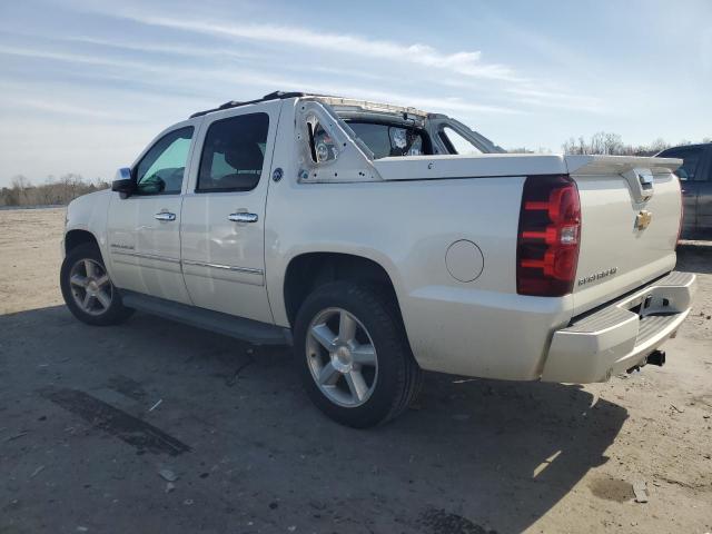 3GNTKGE79DG265935 - 2013 CHEVROLET AVALANCHE LTZ WHITE photo 2