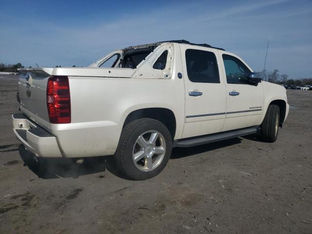 3GNTKGE79DG265935 - 2013 CHEVROLET AVALANCHE LTZ WHITE photo 3