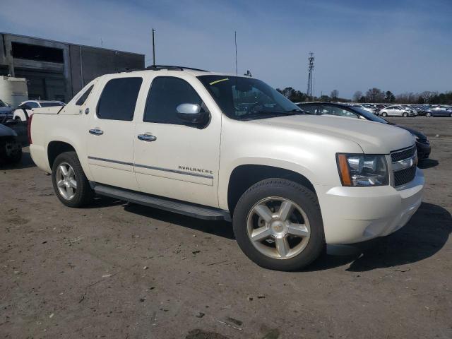 3GNTKGE79DG265935 - 2013 CHEVROLET AVALANCHE LTZ WHITE photo 4