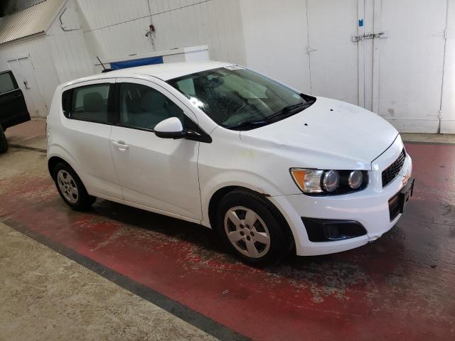 1G1JA6SH7F4133694 - 2015 CHEVROLET SONIC LS WHITE photo 4