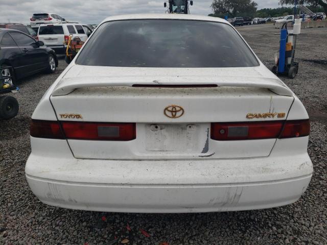 4T1BG22K2VU807923 - 1997 TOYOTA CAMRY CE WHITE photo 6