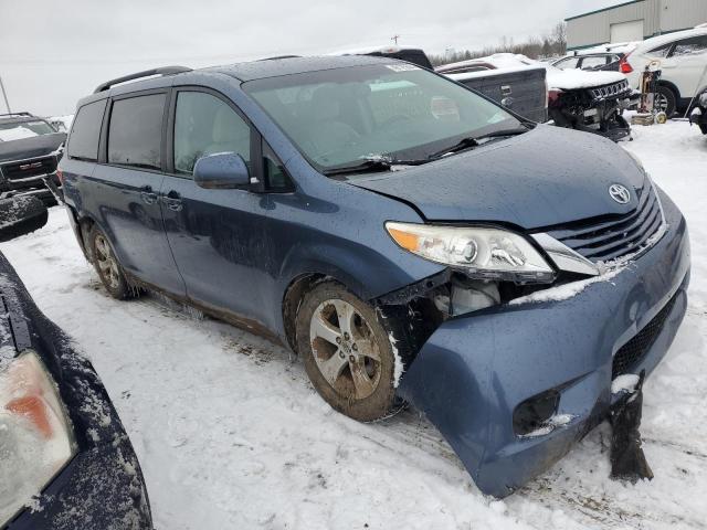 5TDKK3DC2FS643867 - 2015 TOYOTA SIENNA LE BLUE photo 4