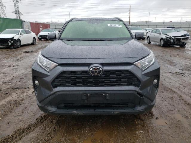 JTMP1RFV4MD078850 - 2021 TOYOTA RAV4 XLE GRAY photo 5