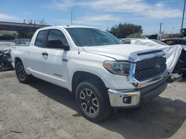 5TFUY5F1XJX713990 - 2018 TOYOTA TUNDRA DOUBLE CAB SR/SR5 WHITE photo 4