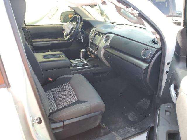 5TFUY5F1XJX713990 - 2018 TOYOTA TUNDRA DOUBLE CAB SR/SR5 WHITE photo 7