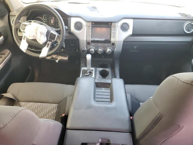 5TFUY5F1XJX713990 - 2018 TOYOTA TUNDRA DOUBLE CAB SR/SR5 WHITE photo 8