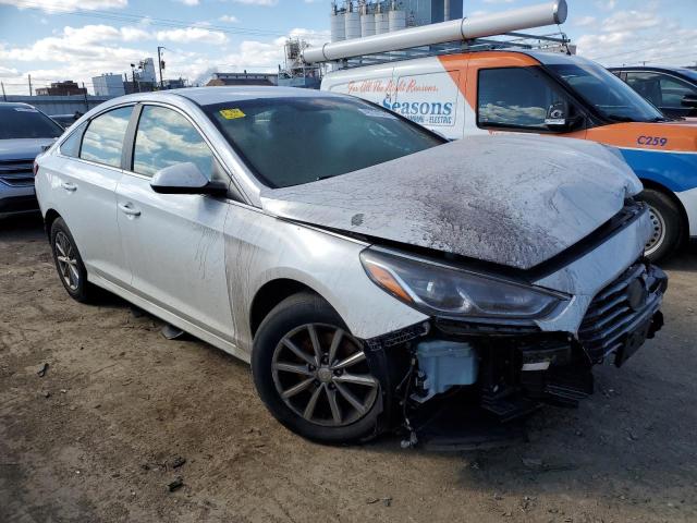 5NPE24AF4JH709870 - 2018 HYUNDAI SONATA SE WHITE photo 4