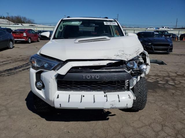 JTEBU5JR4J5545190 - 2018 TOYOTA 4RUNNER SR5/SR5 PREMIUM WHITE photo 5