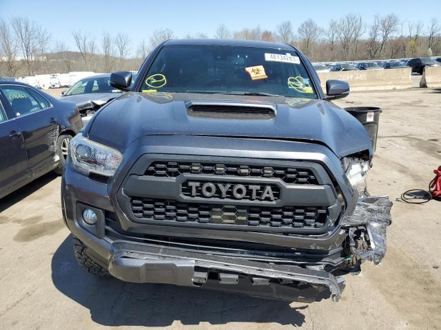 3TMCZ5AN6JM144189 - 2018 TOYOTA TACOMA DOUBLE CAB 灰色 照片 5