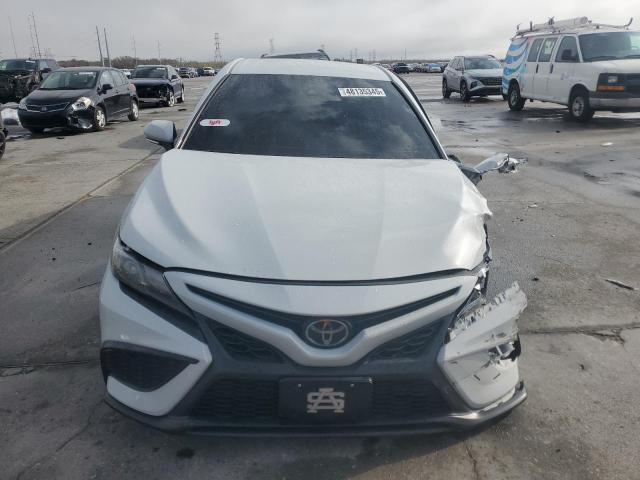 4T1G11AK1PU161716 - 2023 TOYOTA CAMRY SE NIGHT SHADE WHITE photo 5