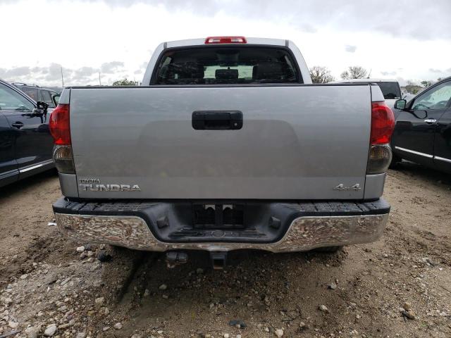 5TFDM5F14AX002121 - 2010 TOYOTA TUNDRA CREWMAX SR5 GRAY photo 6