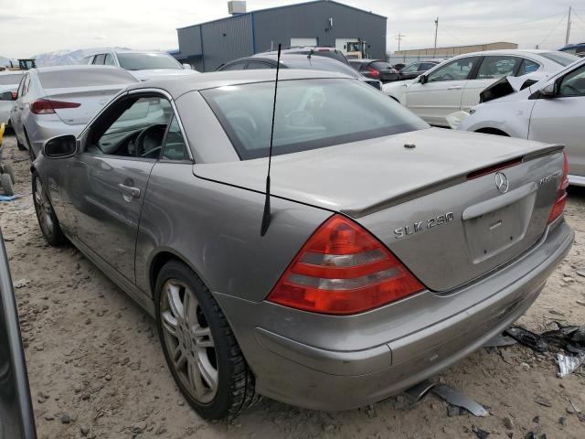 WDBKK49FX4F307324 - 2004 MERCEDES-BENZ SLK 230 KOMPRESSOR GRAY photo 2