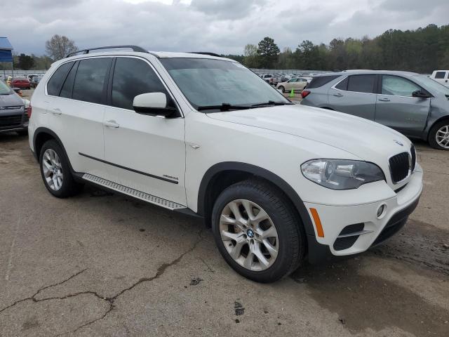 5UXZV4C53D0B10538 - 2013 BMW X5 XDRIVE35I WHITE photo 4