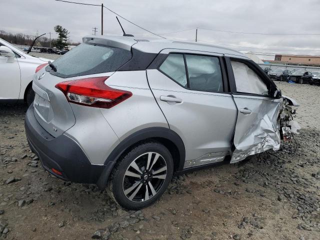 3N1CP5CU7KL482916 - 2019 NISSAN KICKS S SILVER photo 3