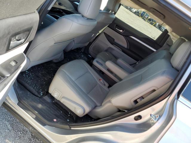 5TDKKRFH8GS157111 - 2016 TOYOTA HIGHLANDER XLE SILVER photo 11