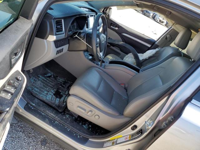 5TDKKRFH8GS157111 - 2016 TOYOTA HIGHLANDER XLE SILVER photo 7