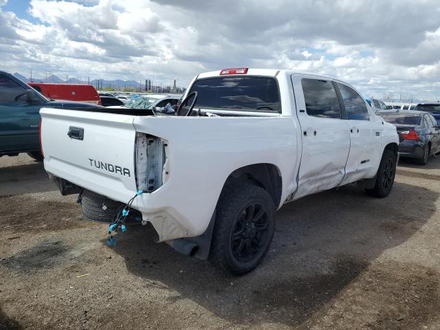 5TFEY5F16JX231523 - 2018 TOYOTA TUNDRA CREWMAX SR5 WHITE photo 3