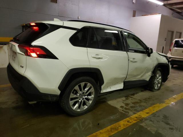 JTMC1RFV2KD020389 - 2019 TOYOTA RAV4 XLE PREMIUM WHITE photo 3