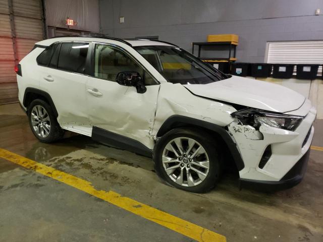 JTMC1RFV2KD020389 - 2019 TOYOTA RAV4 XLE PREMIUM WHITE photo 4