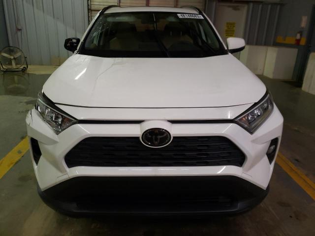 JTMC1RFV2KD020389 - 2019 TOYOTA RAV4 XLE PREMIUM WHITE photo 5