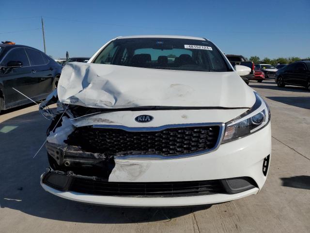 3KPFK4A70HE047135 - 2017 KIA FORTE LX WHITE photo 5