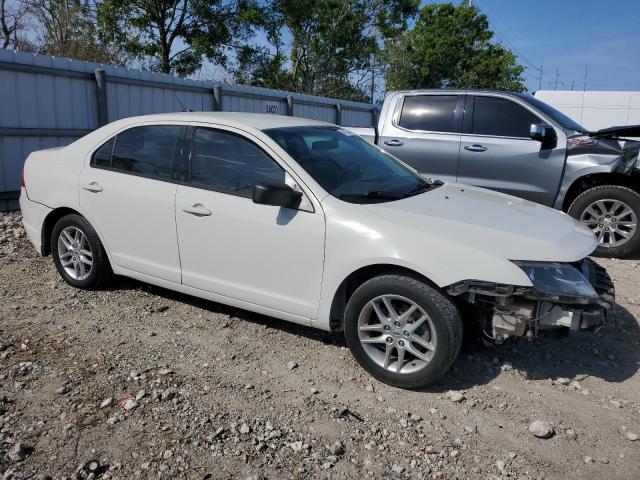 3FAHP0GA3BR262519 - 2011 FORD FUSION S WHITE photo 4