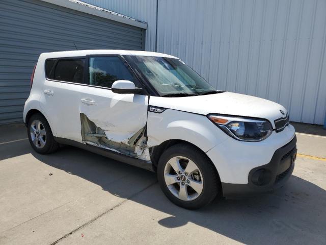 KNDJN2A29J7574929 - 2018 KIA SOUL WHITE photo 4