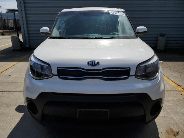 KNDJN2A29J7574929 - 2018 KIA SOUL WHITE photo 5